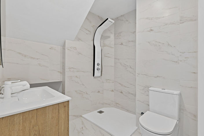 Image No.9-2 Bed Townhouse for sale