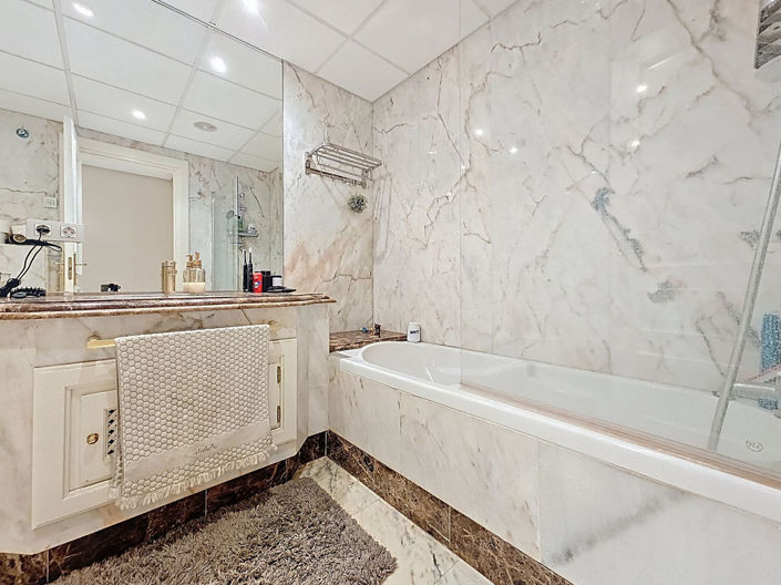 Image No.19-3 Bed Property for sale