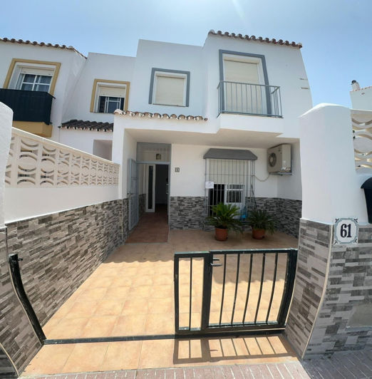 Image No.17-4 Bed Townhouse for sale