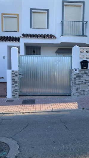 Image No.31-4 Bed Townhouse for sale