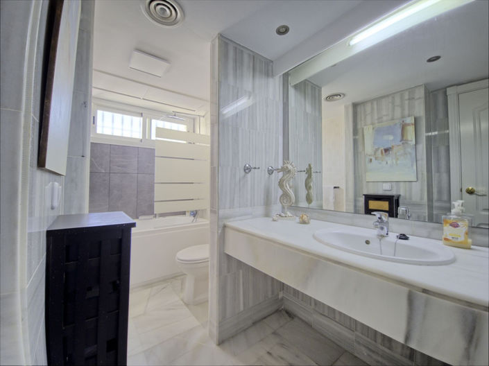 Image No.21-6 Bed Townhouse for sale