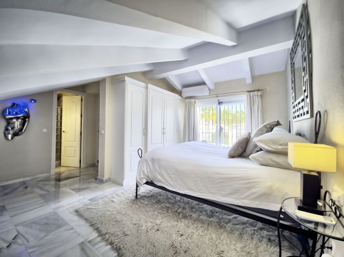 Image No.33-6 Bed Townhouse for sale