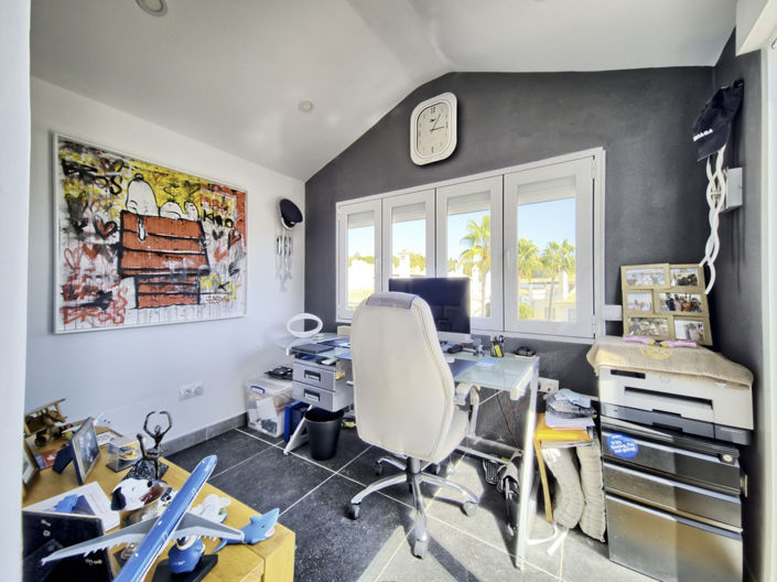 Image No.36-6 Bed Townhouse for sale