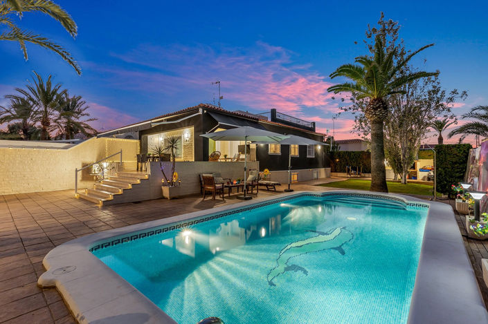 Image No.1-4 Bed Villa for sale