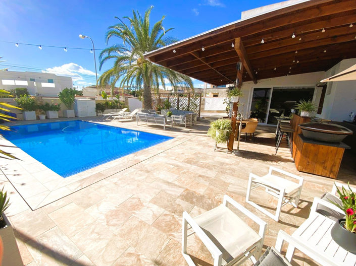 Image No.2-5 Bed Villa for sale