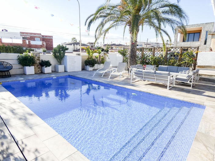 Image No.40-5 Bed Villa for sale