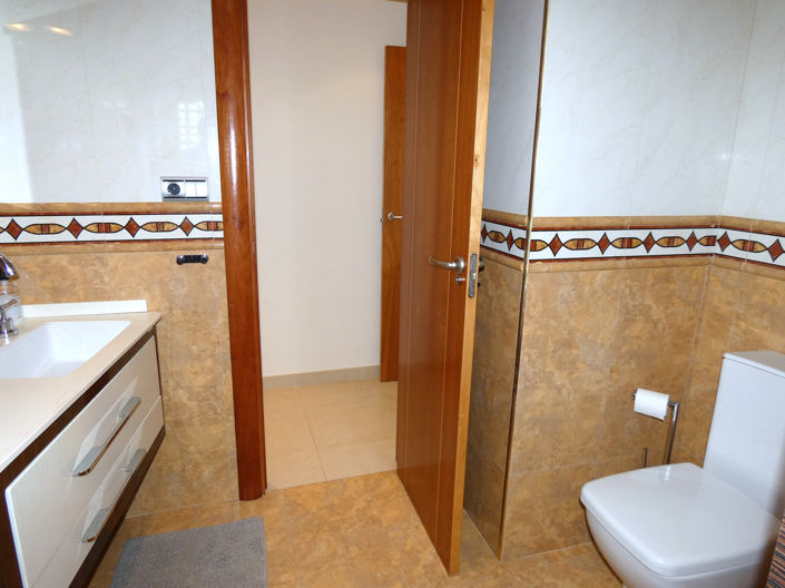 Image No.24-3 Bed Apartment for sale