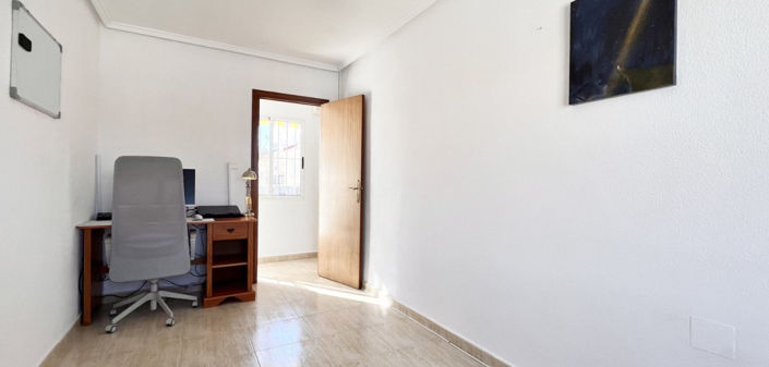 Image No.21-3 Bed Townhouse for sale