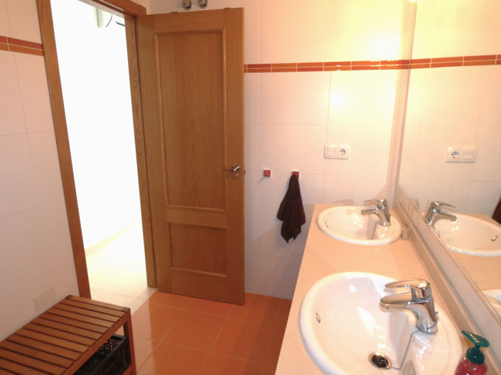 Image No.32-2 Bed Townhouse for sale