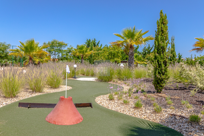 Image No.33-50 Bed Property for sale