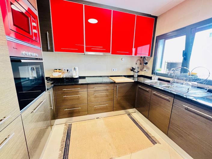 Image No.10-4 Bed Townhouse for sale