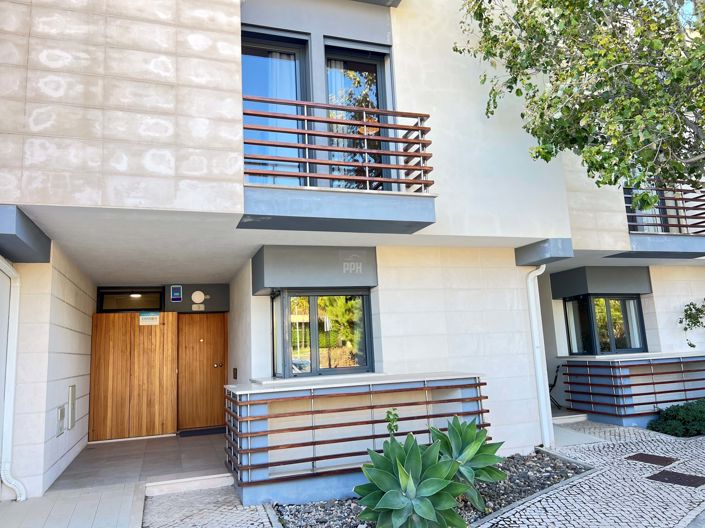 Image No.14-4 Bed Townhouse for sale