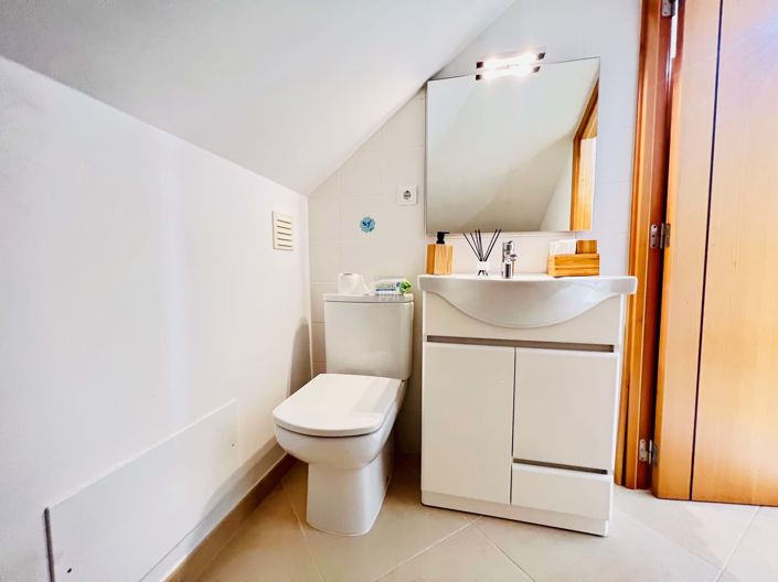 Image No.22-4 Bed Townhouse for sale