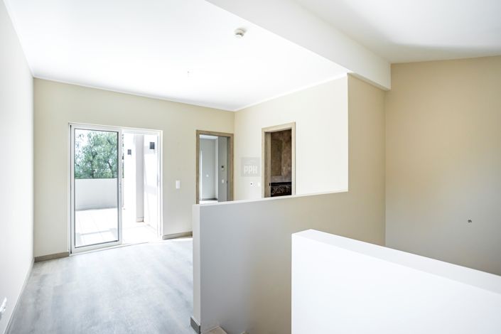 Image No.102-2 Bed Townhouse for sale