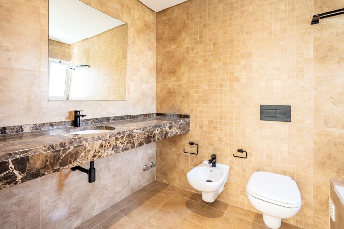 Image No.105-2 Bed Townhouse for sale