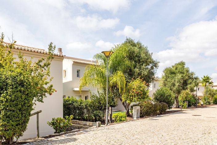 Image No.109-2 Bed Townhouse for sale