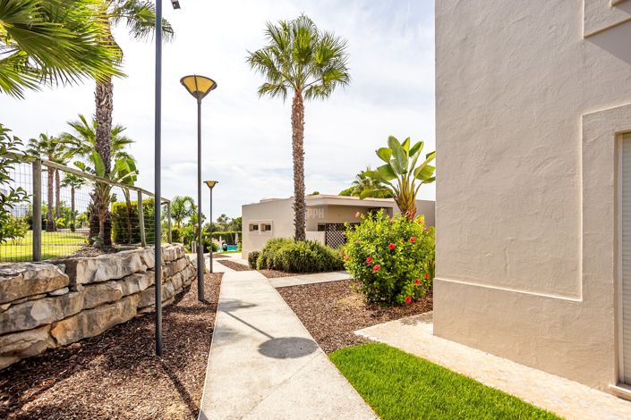 Image No.115-2 Bed Townhouse for sale