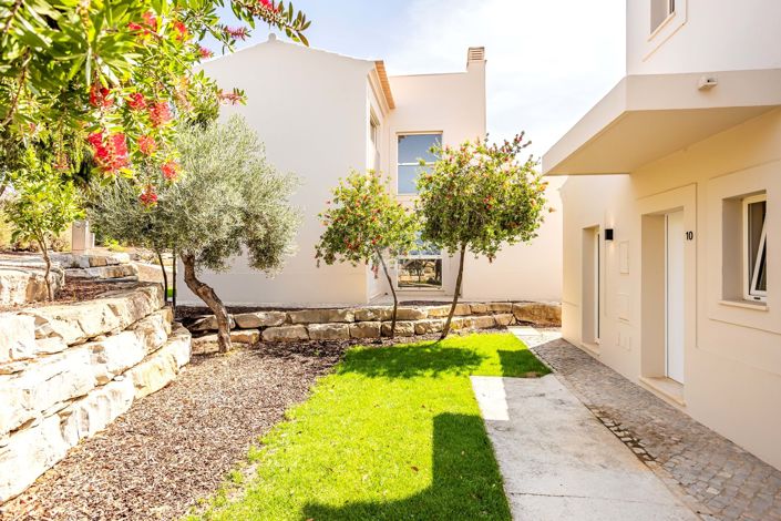 Image No.127-2 Bed Townhouse for sale