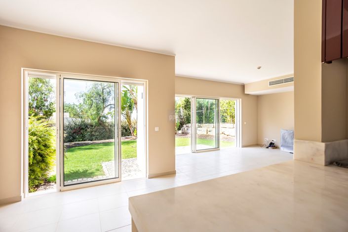 Image No.61-2 Bed Townhouse for sale