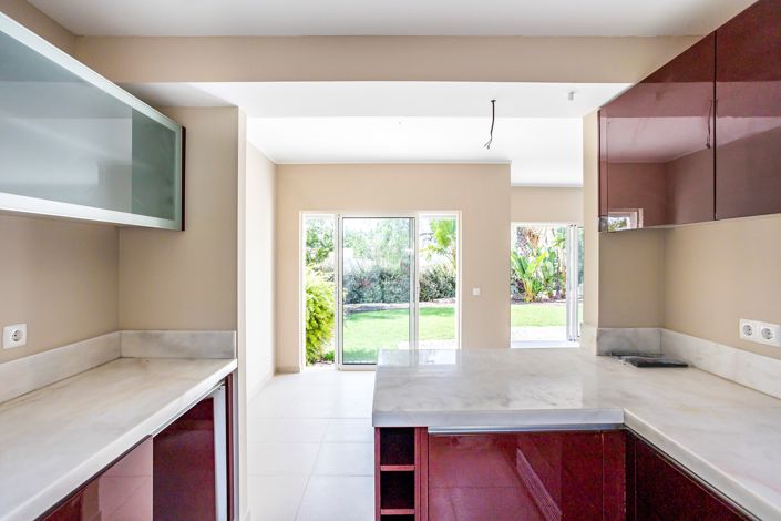 Image No.64-2 Bed Townhouse for sale