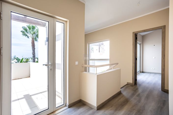 Image No.69-2 Bed Townhouse for sale