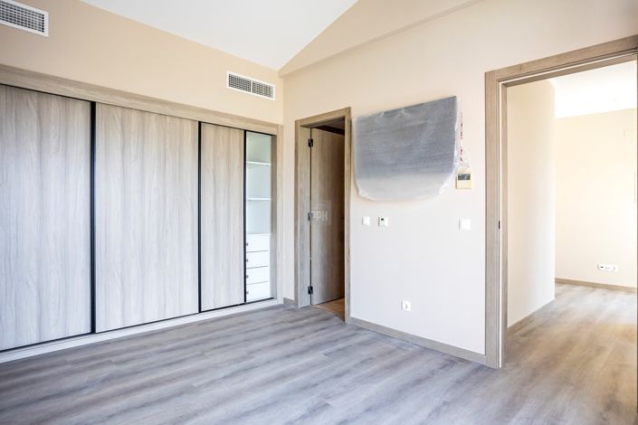 Image No.71-2 Bed Townhouse for sale