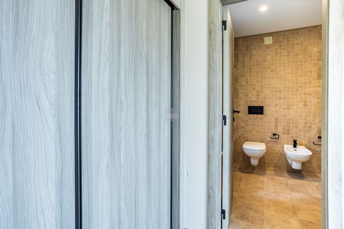 Image No.72-2 Bed Townhouse for sale