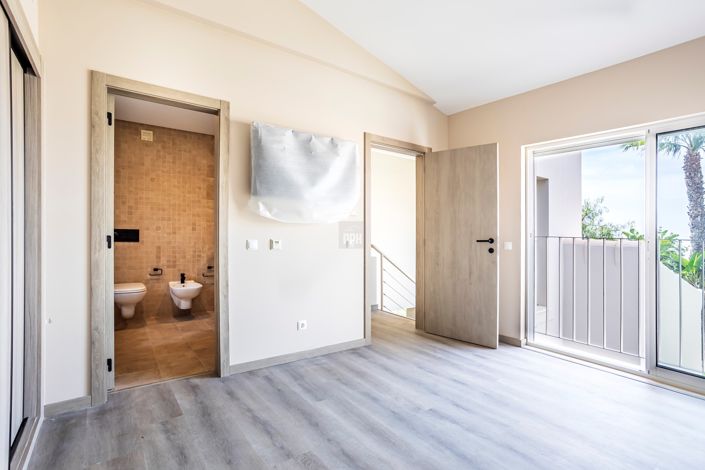 Image No.73-2 Bed Townhouse for sale