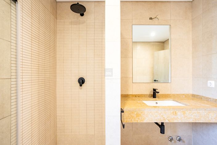 Image No.78-2 Bed Townhouse for sale