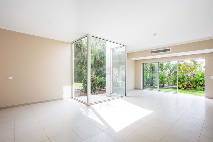 Image No.79-2 Bed Townhouse for sale