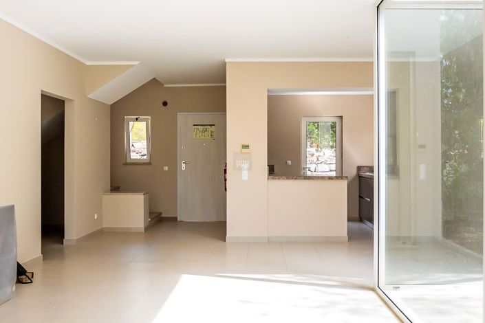 Image No.81-2 Bed Townhouse for sale