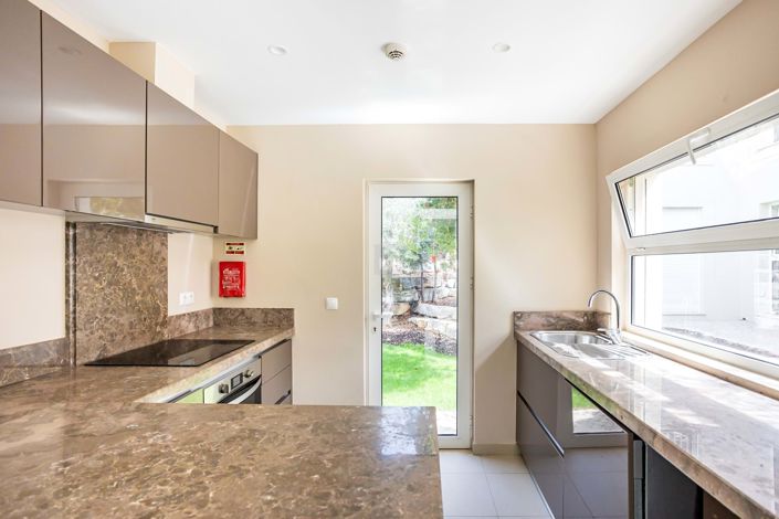 Image No.84-2 Bed Townhouse for sale