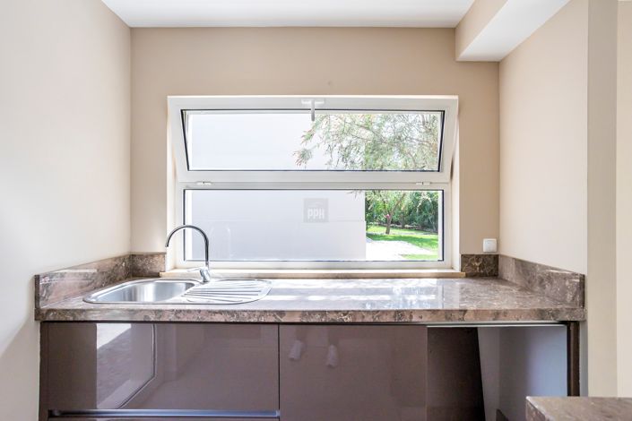 Image No.86-2 Bed Townhouse for sale