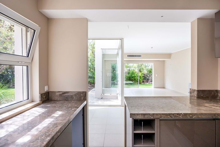 Image No.87-2 Bed Townhouse for sale