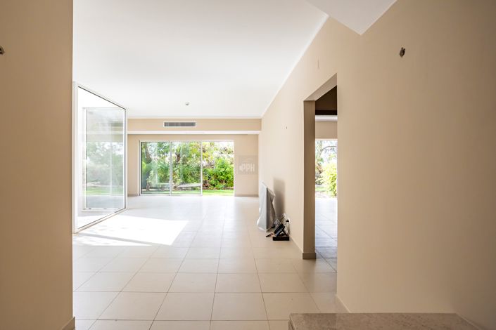 Image No.90-2 Bed Townhouse for sale