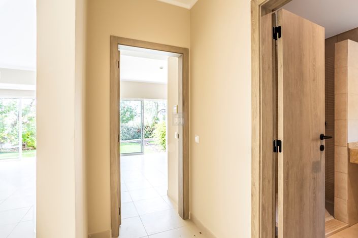 Image No.91-2 Bed Townhouse for sale