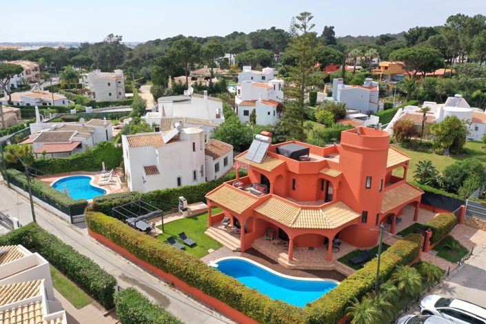 Image No.1-4 Bed Villa for sale