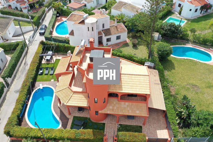 Image No.2-4 Bed Villa for sale