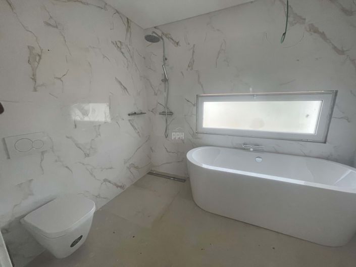 Image No.19-4 Bed Villa for sale