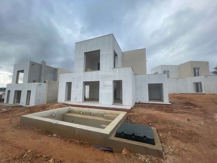 Image No.2-4 Bed Villa for sale