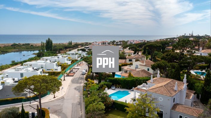 Image No.2-5 Bed Villa for sale