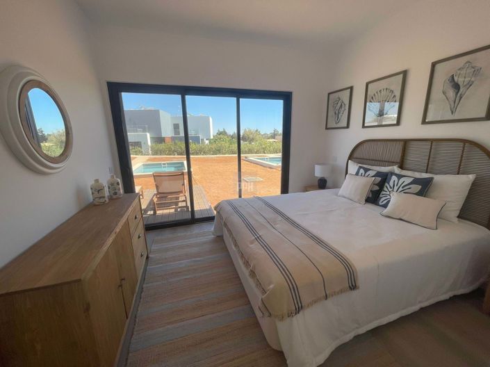 Image No.1-2 Bed Villa for sale