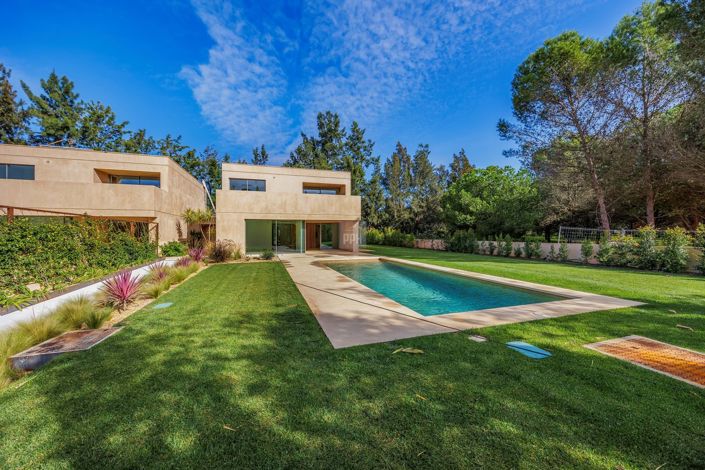 Image No.2-4 Bed Villa for sale