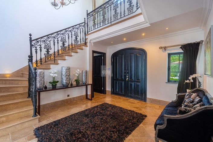 Image No.15-6 Bed Villa for sale