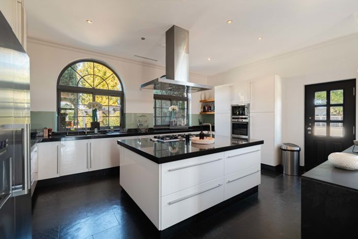 Image No.3-6 Bed Villa for sale