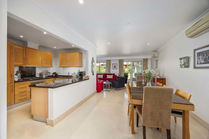 Image No.10-4 Bed Townhouse for sale