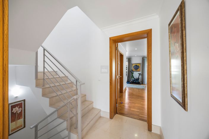 Image No.23-4 Bed Townhouse for sale