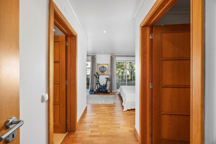 Image No.24-4 Bed Townhouse for sale