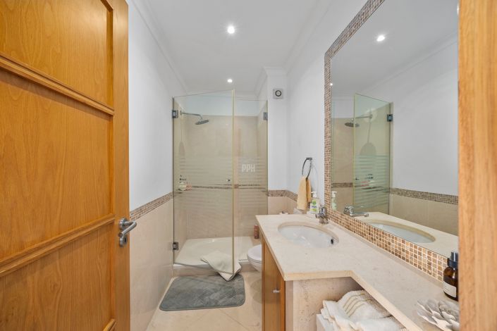 Image No.4-4 Bed Townhouse for sale