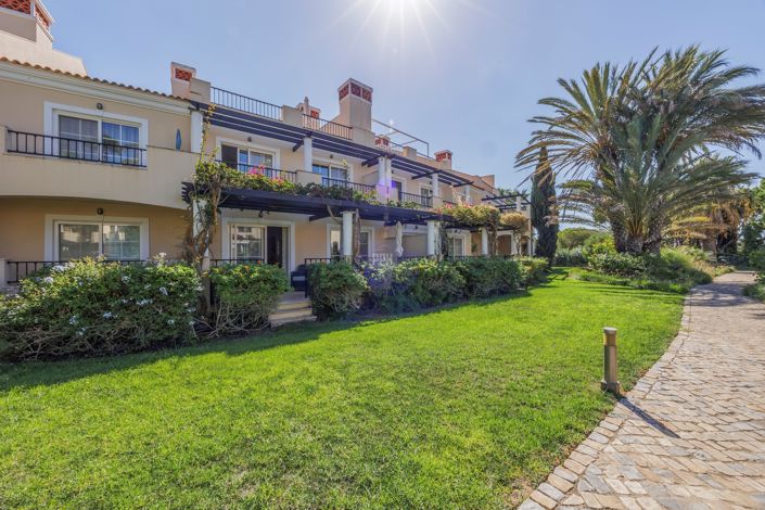 Image No.40-4 Bed Townhouse for sale